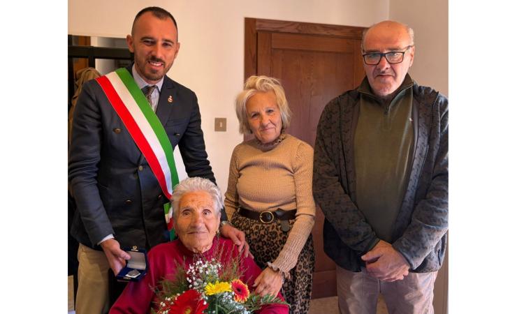 Matelica festeggia i 100 anni di Ida Flamini, simbolo della frazione Piane Matelica festeggia i 100 anni di Ida Flamini, simbolo della frazione Piane