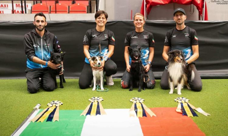 Agility Dog, l’Italia fa la storia ai Mondiali: in squadra anche Andrea Buongarzoni di Urbisaglia Agility Dog, l’Italia fa la storia ai Mondiali: in squadra anche Andrea Buongarzoni di Urbisaglia