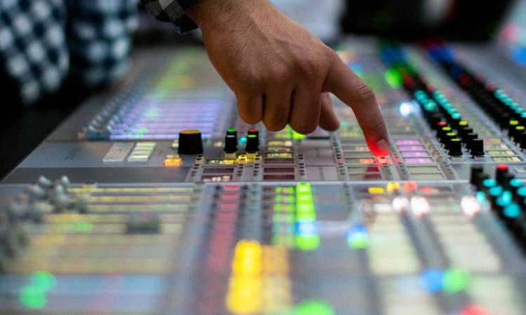 Da "Lascia o raddoppia?" allo schermo immersivo: come i quiz show sono diventati sempre più tecnologici (e più colti)