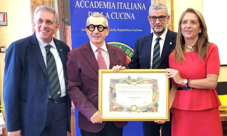 Macerata, Evio Hermas Ercoli premiato con il "Giovanni Nuvoletti 2025" Macerata, Evio Hermas Ercoli premiato con il "Giovanni Nuvoletti 2025"
