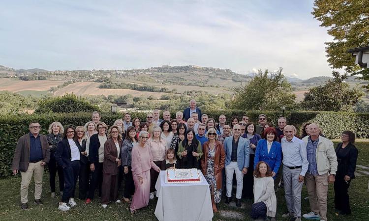 Sessant’anni di vita e amicizia: Camerino festeggia i nati del ’65 Sessant’anni di vita e amicizia: Camerino festeggia i nati del ’65