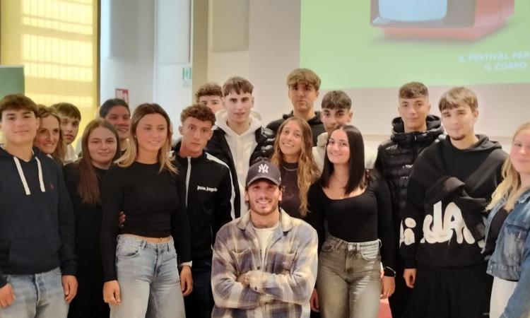 Macerata, Manuel Bortuzzo incontra gli studenti dell'Ite "Gentili" di Macerata Macerata, Manuel Bortuzzo incontra gli studenti dell'Ite "Gentili" di Macerata