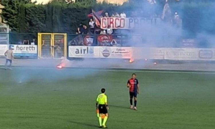 Civitanovese, multa per i fumogeni a Montefano: 200 euro di ammenda e tensione sempre più alta