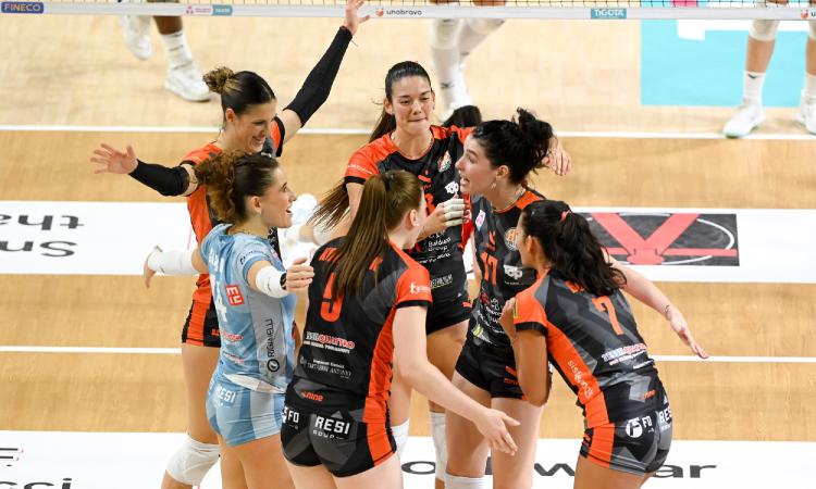 Decortes show: Cbf Balducci Macerata ruggisce in casa: contro Perugia arriva la prima vittoria in A1 Decortes show: Cbf Balducci Macerata ruggisce in casa: contro Perugia arriva la prima vittoria in A1