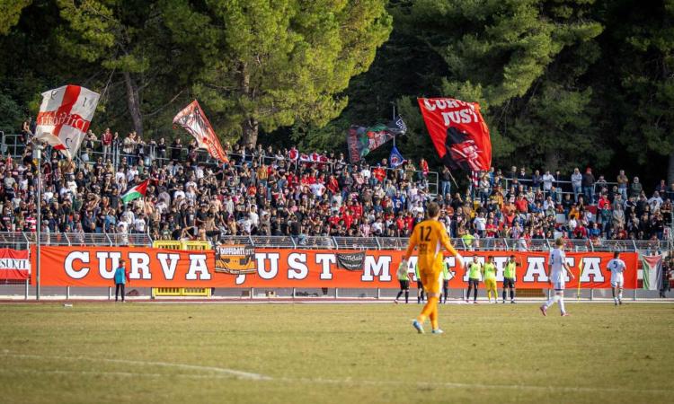 Botteghino chiuso per il derby Maceratese–Ancona: febbre da biglietti e caccia al bomber sul mercato Botteghino chiuso per il derby Maceratese–Ancona: febbre da biglietti e caccia al bomber sul mercato