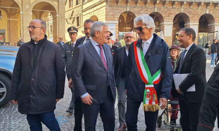Tajani a Macerata: "Cultura straordinaria forza per promuovere l'Italia. Giunta regionale? I nodi si stanno sciogliendo"