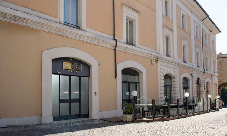 Recanati, via libera alla riapertura dell’ex Hotel Gallery: “Un passo decisivo per il turismo cittadino”