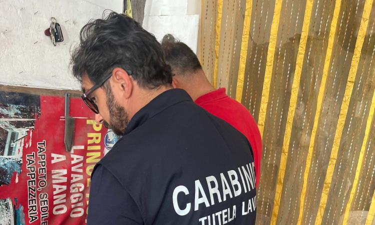 Lavoro nero e sfruttamento di minori: sequestrato autolavaggio a Civitanova, denunciato titolare Lavoro nero e sfruttamento di minori: sequestrato autolavaggio a Civitanova, denunciato titolare