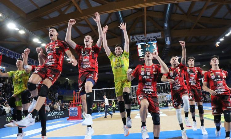 Nikolov è un uragano: la Lube spazza via Trento in 4 set e si issa al secondo posto Nikolov è un uragano: la Lube spazza via Trento in 4 set e si issa al secondo posto