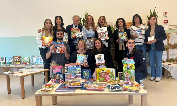 Nasce una "bibliotechina" nel nuovo Hub educativo di Sforzacosta grazie alla generosità di Fisiomed Nasce una "bibliotechina" nel nuovo Hub educativo di Sforzacosta grazie alla generosità di Fisiomed