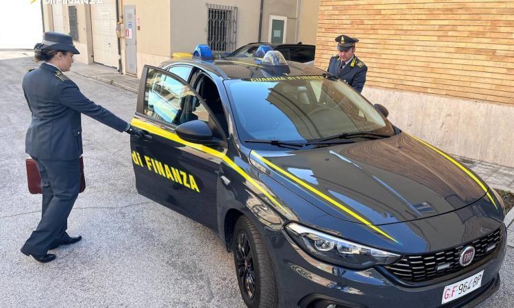 Civitanova, lavoratori irregolari e pagati "in nero" nello stabilimento: scatta sanzione da oltre 11mila euro