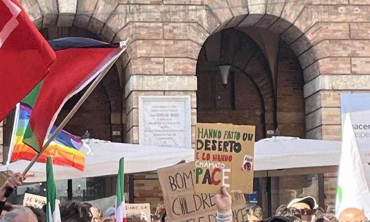 Macerata, 300 docenti scrivono al Governo: “Fermate i crimini a Gaza e sospendete i rapporti con Israele” Macerata, 300 docenti scrivono al Governo: “Fermate i crimini a Gaza e sospendete i rapporti con Israele”