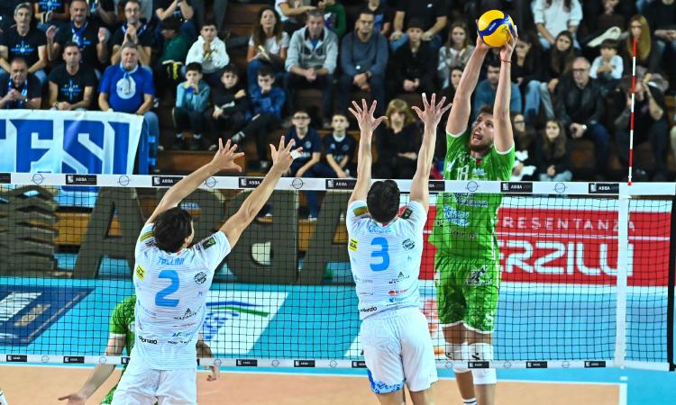 Banca Macerata Fisiomed opaca nei finali di set, la spunta Pineto 3-0 Banca Macerata Fisiomed opaca nei finali di set, la spunta Pineto 3-0