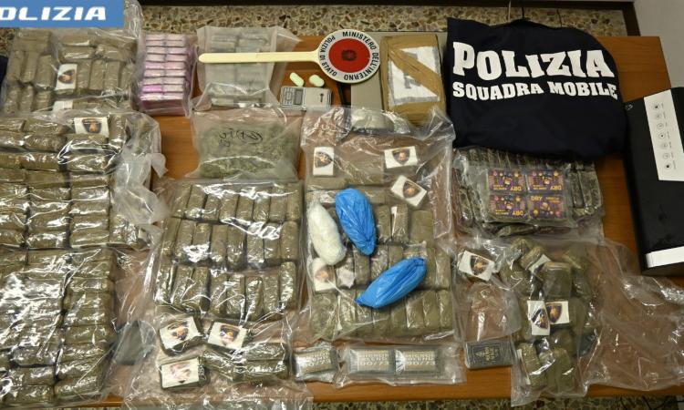 Corridonia, smantellata "centrale dello spaccio" a Colbuccaro: sequestrati 25 Kg di stupefacenti, un arresto