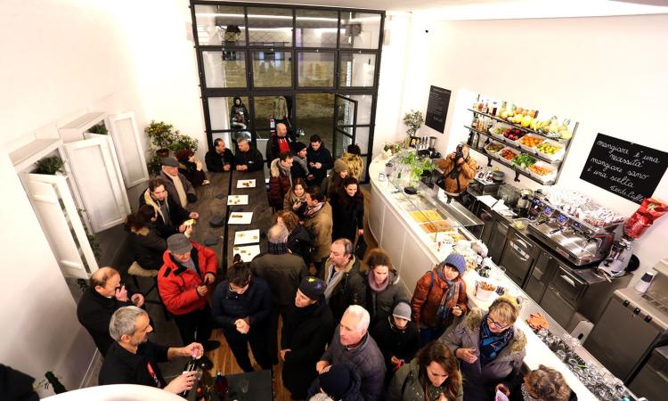 Macerata, al VerdeCaffè rivive il gusto dell'incontro: nasce Club43, cibo e conversazioni sulla città che cambia