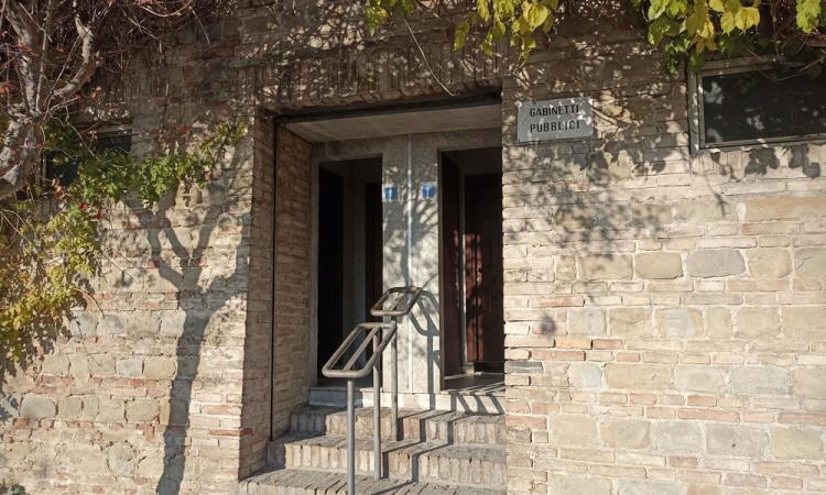 Tolentino, riaperti i bagni pubblici di via Roma: lavori completati, in arrivo anche un'altra riapertura