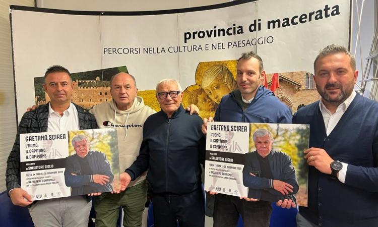 Treia celebra Scirea e Giglio: emozione durante la conferenza con la telefonata di Mariella Scirea (VIDEO) Treia celebra Scirea e Giglio: emozione durante la conferenza con la telefonata di Mariella Scirea (VIDEO)