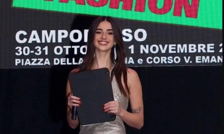 Da Macerata al palco: la giovane modella Alissa Polizzi debutta come presentatrice Da Macerata al palco: la giovane modella Alissa Polizzi debutta come presentatrice