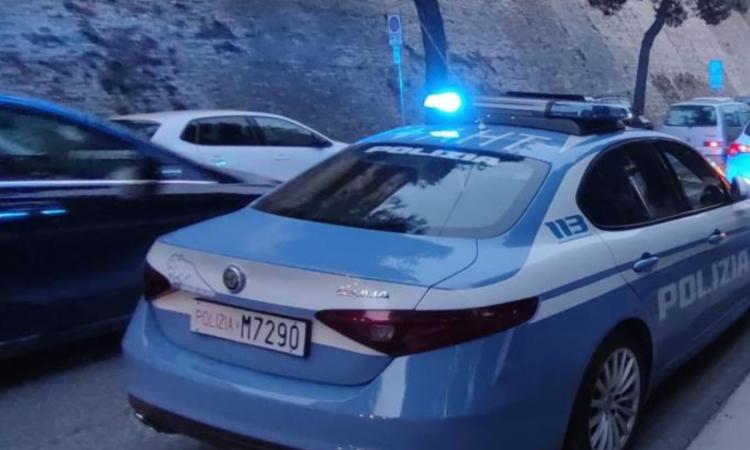 Macerata, spaccio di hashish in un appartamento del centro: denunciato un 30enne