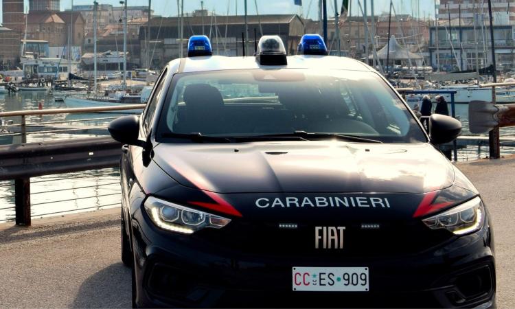 Civitanova, in giro con un machete nello zaino: denunciato 51enne Civitanova, in giro con un machete nello zaino: denunciato 51enne