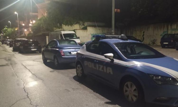 Macerata, violenta lite all'esterno di un bar tra due giovani: 19enne colpito con una chiave inglese