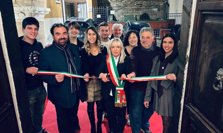 San Severino, la famiglia Marini apre il negozio Febal Casa in centro. Il sindaco: "Segnale positivo per la città"