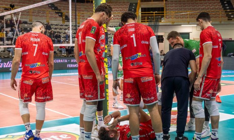 Pallavolo Banca Macerata-Fisiomed, infortunio per Marco Novello: gli esami escludono fratture Pallavolo Banca Macerata-Fisiomed, infortunio per Marco Novello: gli esami escludono fratture