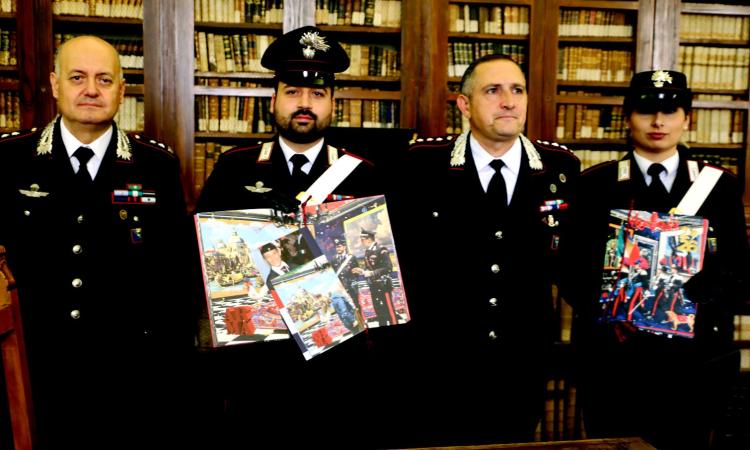 I carabinieri come "eroi quotidiani": il calendario 2026 dell'Arma all'insegna della Pop Art (FOTO e VIDEO)