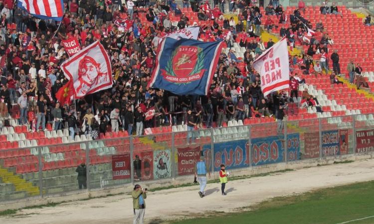 Ancona, la Curva Nord contro Polci: "Serve chiarezza sulla società. Fiducia a Maurizi e alla squadra"