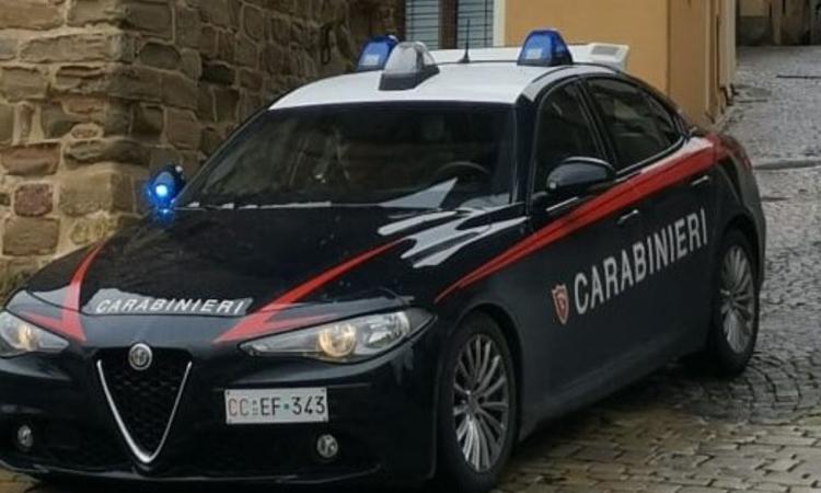 Tolentino, ignora l'alt dei carabinieri e tenta la fuga: 34enne fermato con la cocaina