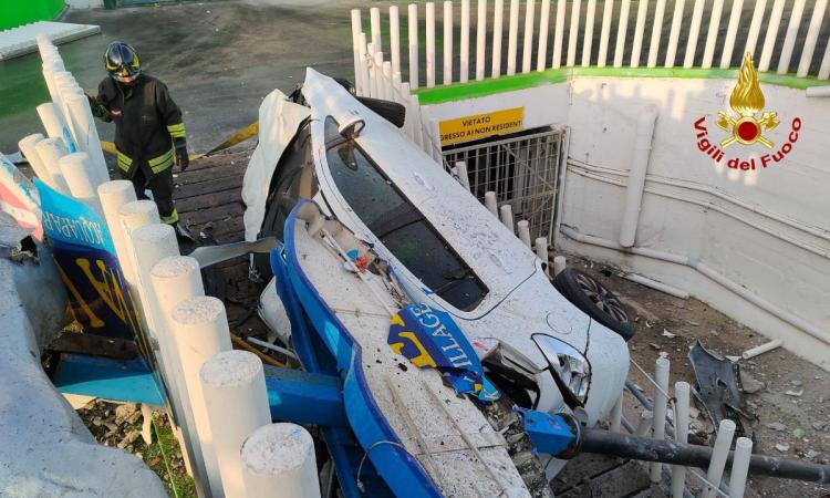 Incidente all'alba sulla Statale Adriatica: donna resta intrappolata nell'auto (FOTO) Incidente all'alba sulla Statale Adriatica: donna resta intrappolata nell'auto (FOTO)