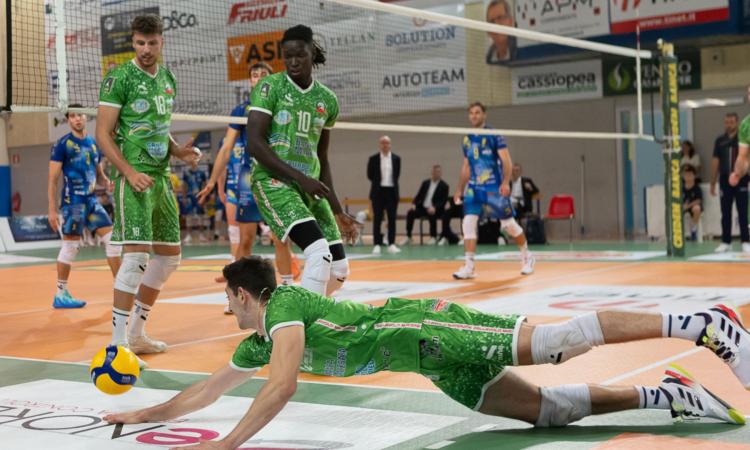 Volley Serie A2, per Banca Macerata Fisiomed un’altra partita amara: Tinet Prata passa in tre set Volley Serie A2, per Banca Macerata Fisiomed un’altra partita amara: Tinet Prata passa in tre set