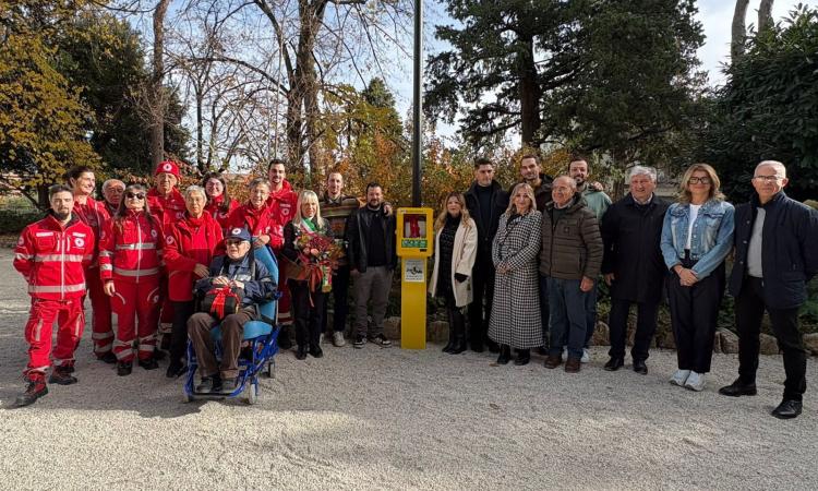San Severino, il ricordo di Giacomo Bonci si fa dono: il Comitato Jake Jam consegna due defibrillatori alla città San Severino, il ricordo di Giacomo Bonci si fa dono: il Comitato Jake Jam consegna due defibrillatori alla città
