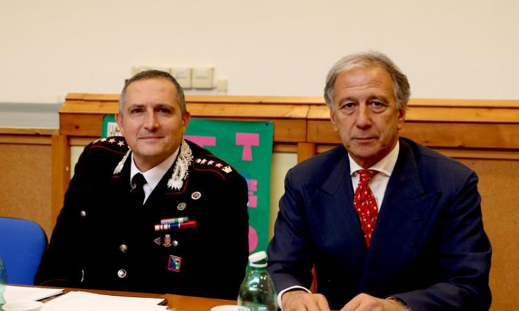 Macerata - L'ex questore Pignataro ospite dell'incontro all'IIS 'Matteo Ricci': "La cannabis light non esiste" (FOTO e VIDEO) Macerata - L'ex questore Pignataro ospite dell'incontro all'IIS 'Matteo Ricci': "La cannabis light non esiste" (FOTO e VIDEO)