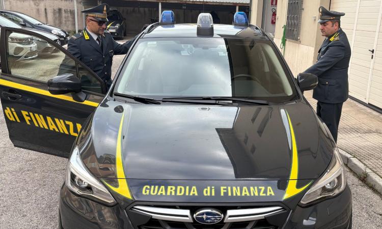 Fatture fantasma e stipendi ‘nascosti': maxi frode fiscale per oltre 15 milioni nel settore del teleselling Fatture fantasma e stipendi ‘nascosti': maxi frode fiscale per oltre 15 milioni nel settore del teleselling