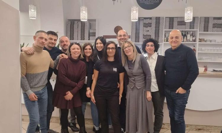 Maturità 2000, la classe del "Pannaggi" di Macerata si ritrova 25 anni dopo: "il tempo non è passato" Maturità 2000, la classe del "Pannaggi" di Macerata si ritrova 25 anni dopo: "il tempo non è passato"