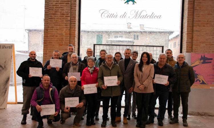 Matelica, consegnati i diplomi ai partecipanti ai corsi di potatura della vite e dell’ulivo Matelica, consegnati i diplomi ai partecipanti ai corsi di potatura della vite e dell’ulivo