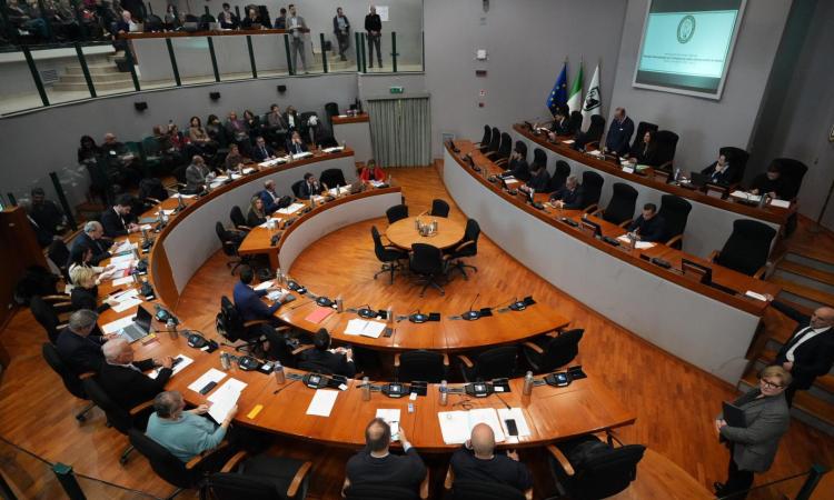 Marche, voto netto contro il riconoscimento della Palestina. Bocciate in Consiglio mozioni della minoranza Marche, voto netto contro il riconoscimento della Palestina. Bocciate in Consiglio mozioni della minoranza