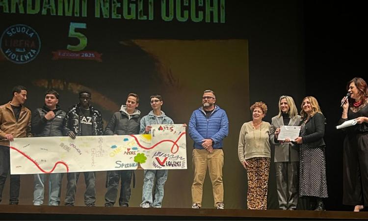 Macerata, “Non possiamo permetterci di tacere”: il progetto 'Guardami negli occhi' accende il Lauro Rossi Macerata, “Non possiamo permetterci di tacere”: il progetto 'Guardami negli occhi' accende il Lauro Rossi