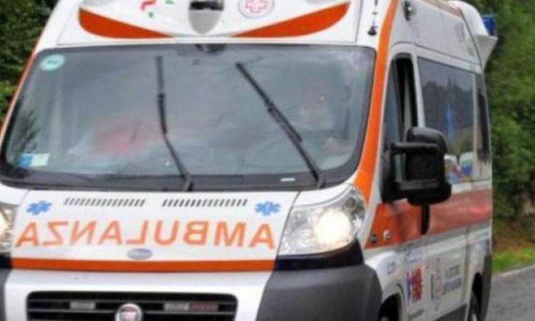 Civitanova, scontro tra due auto in superstrada: una donna trasportata al Pronto Soccorso