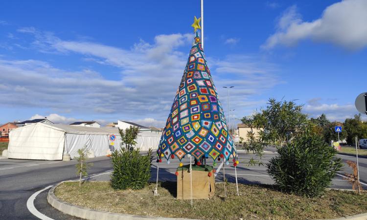 Montecassiano si accende: torna il Natale del Sambuco con mercatini, spettacoli e trenino