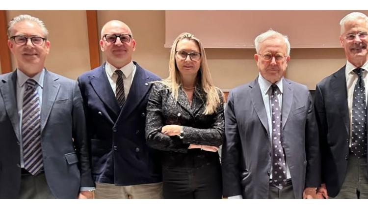 La 'Guerra o Pace' di Giulio Tremonti in dialogo con Unimc e professionisti: "Dazi nuova arma economica globale" La 'Guerra o Pace' di Giulio Tremonti in dialogo con Unimc e professionisti: "Dazi nuova arma economica globale"