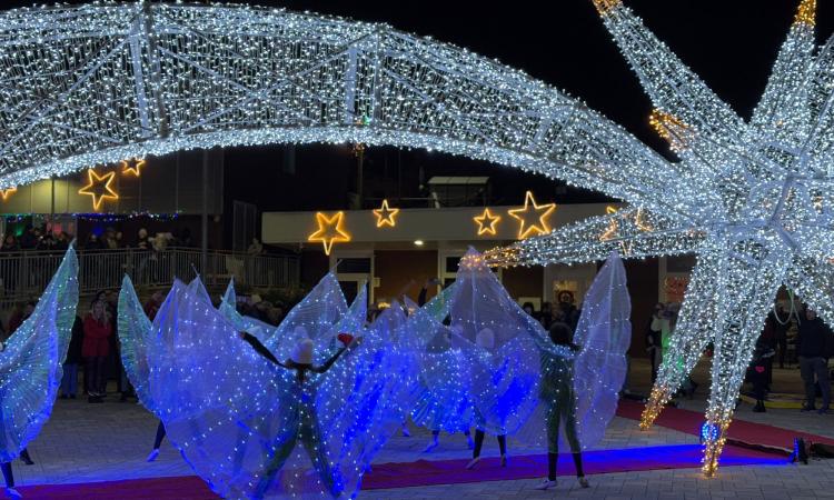 Natale 2025 a Camerino: si vola con la mongolfiera e si celebra il torrone gigante Natale 2025 a Camerino: si vola con la mongolfiera e si celebra il torrone gigante