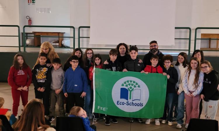 Civitanova, studenti protagonisti del cambiamento: consegnate le Bandiere Verdi Civitanova, studenti protagonisti del cambiamento: consegnate le Bandiere Verdi