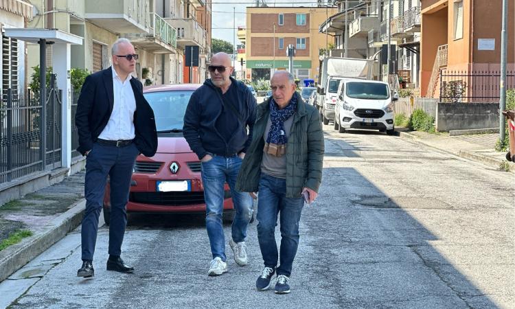 Civitanova, al via i lavori di riqualificazione in via Adua: 210mila euro per strada e marciapiedi Civitanova, al via i lavori di riqualificazione in via Adua: 210mila euro per strada e marciapiedi