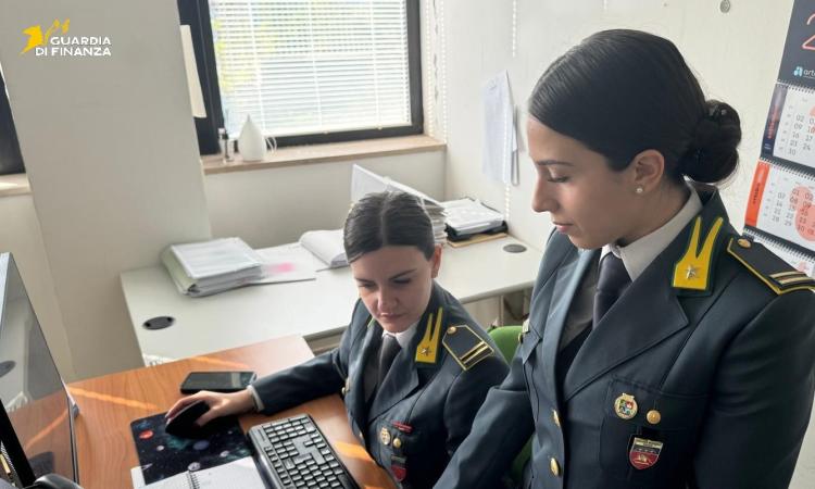 Affitti in nero, scoperti redditi non dichiarati per oltre 111mila euro: operazione della Finanza a Camerino Affitti in nero, scoperti redditi non dichiarati per oltre 111mila euro: operazione della Finanza a Camerino