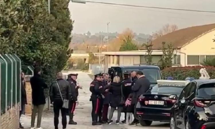 Femminicidio a Pianello Vallesina: 49enne uccisa in casa, il marito è ricercato. Era già stato arrestato Femminicidio a Pianello Vallesina: 49enne uccisa in casa, il marito è ricercato. Era già stato arrestato