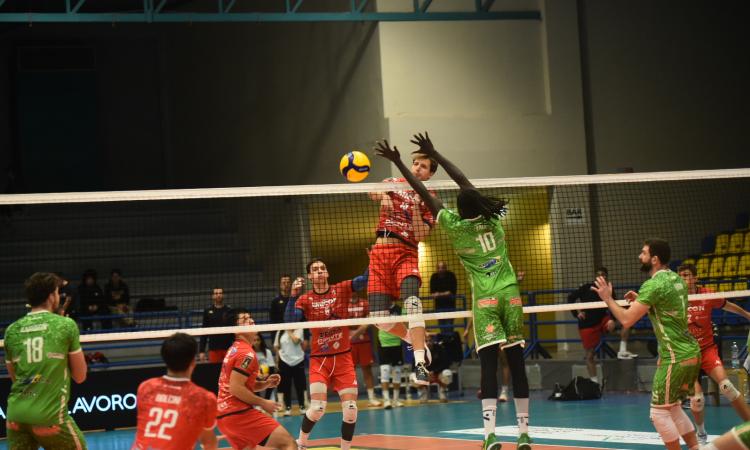 Sconfitta per 3-1 a Taranto: quattro set e tanti rimpianti per i biancoverdi Sconfitta per 3-1 a Taranto: quattro set e tanti rimpianti per i biancoverdi