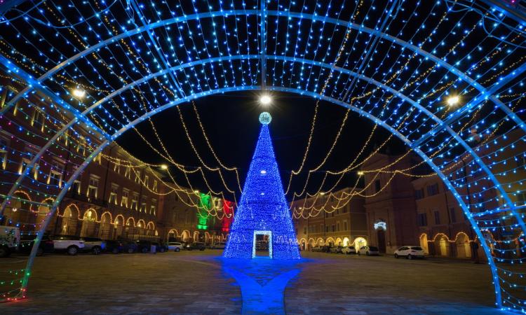 San Severino, Piazza del Popolo in gara per l'albero di Natale più bello delle Marche