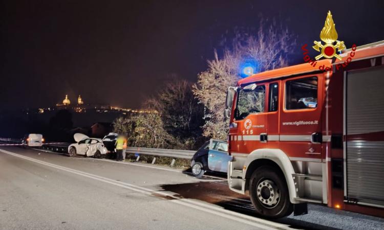 Maxi scontro sulla Statale Adriatica tra due auto e un furgone: soccorsi sul posto Maxi scontro sulla Statale Adriatica tra due auto e un furgone: soccorsi sul posto